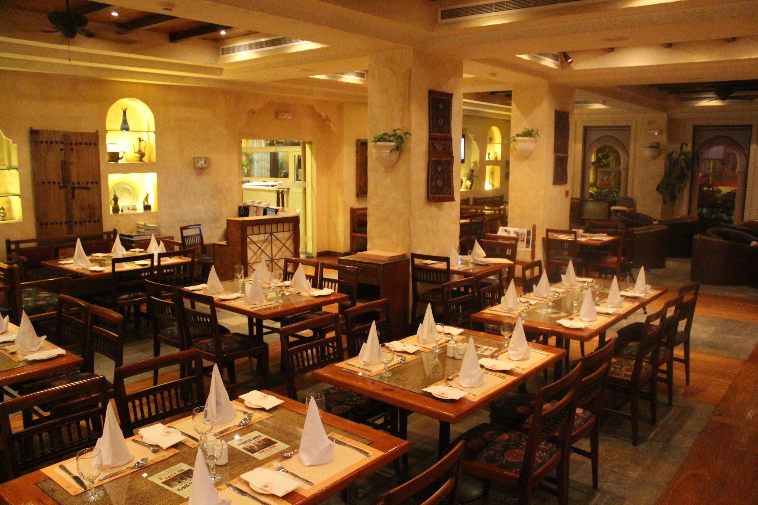 Delmon International Hotel Manama Extérieur photo