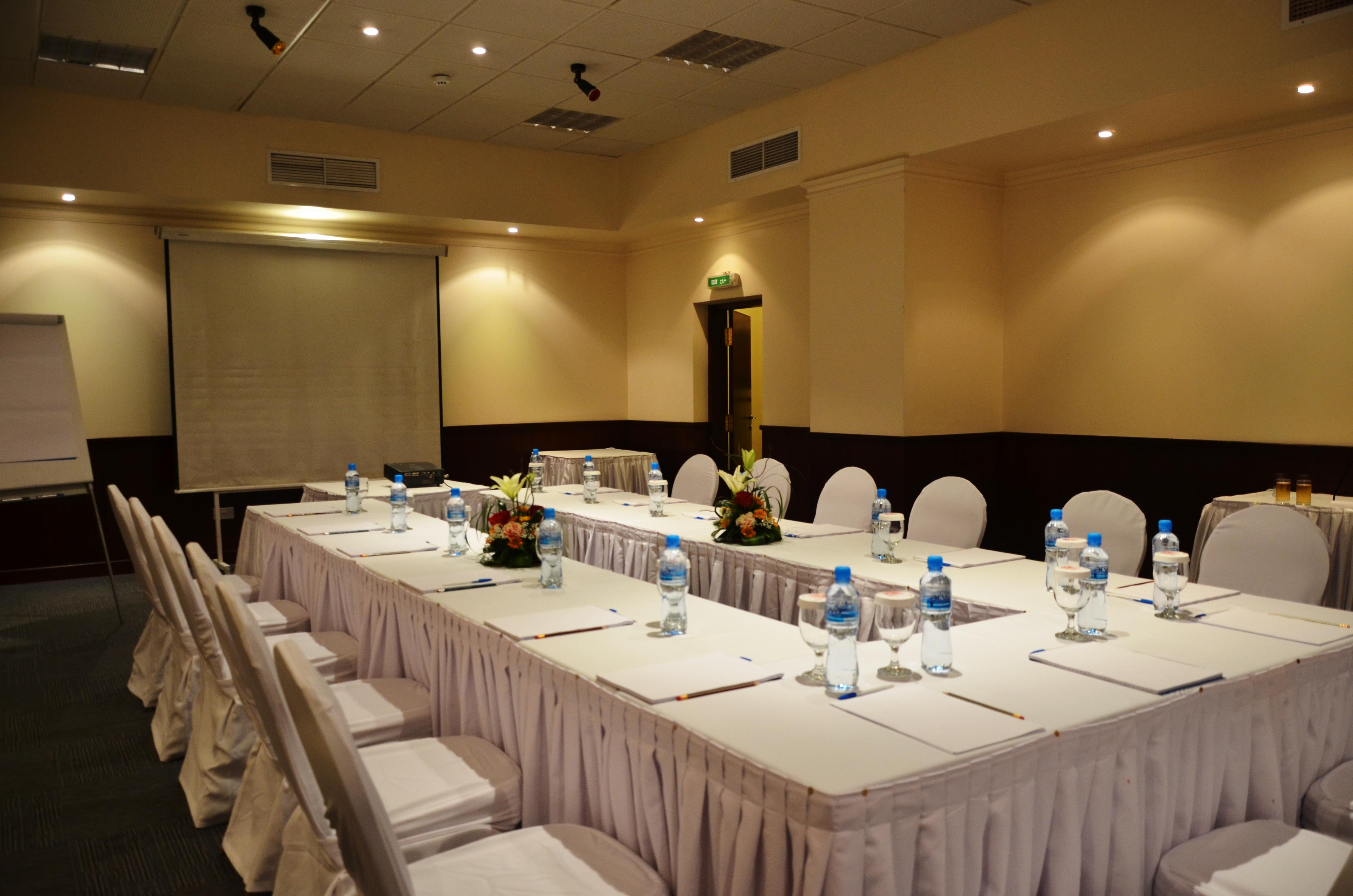 Delmon International Hotel Manama Extérieur photo