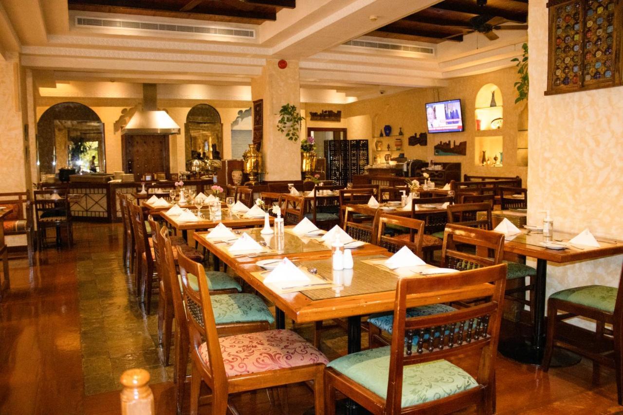 Delmon International Hotel Manama Extérieur photo