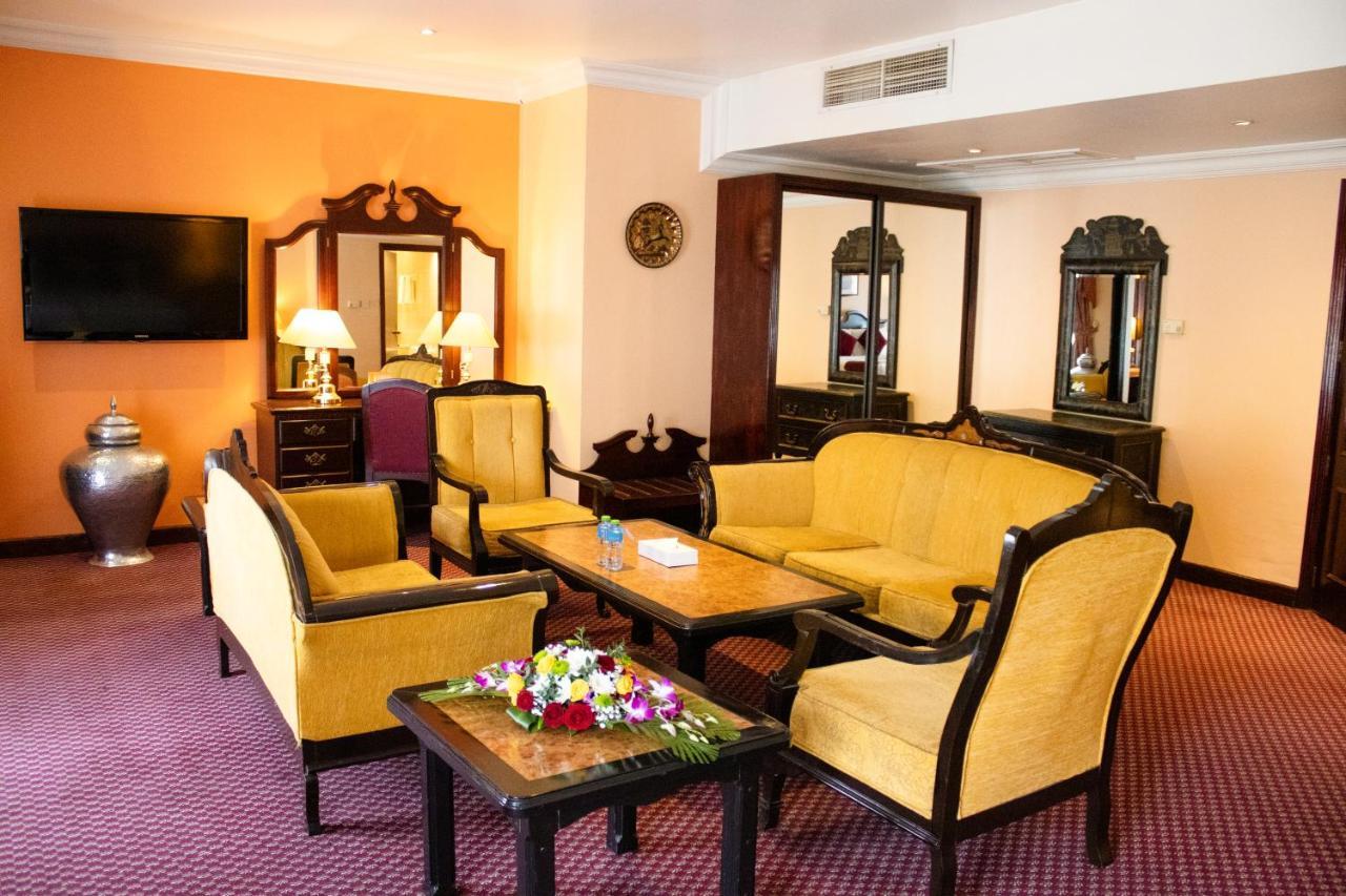Delmon International Hotel Manama Extérieur photo