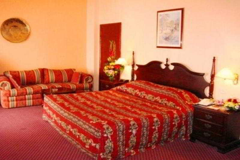 Delmon International Hotel Manama Chambre photo