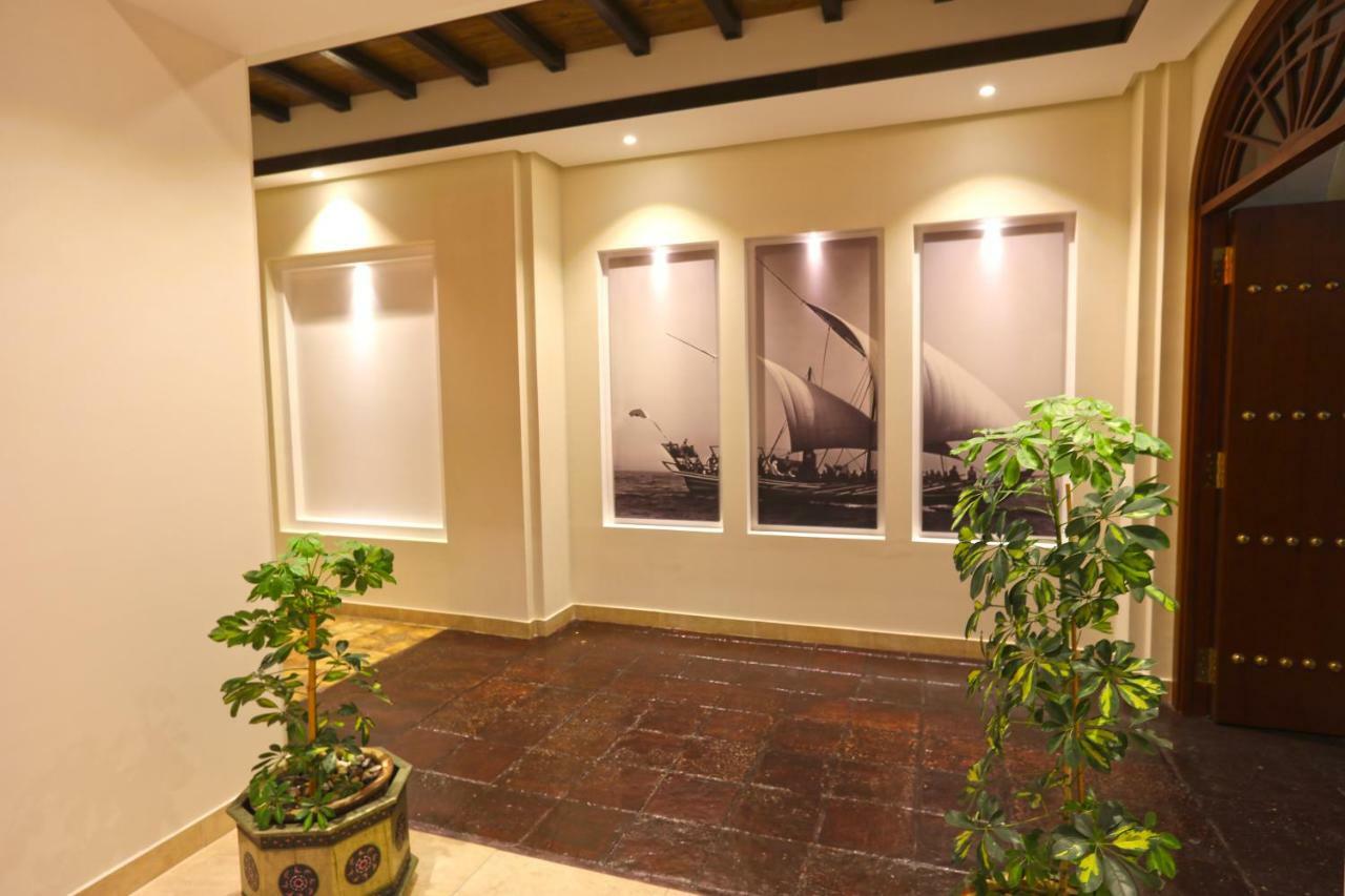Delmon International Hotel Manama Extérieur photo