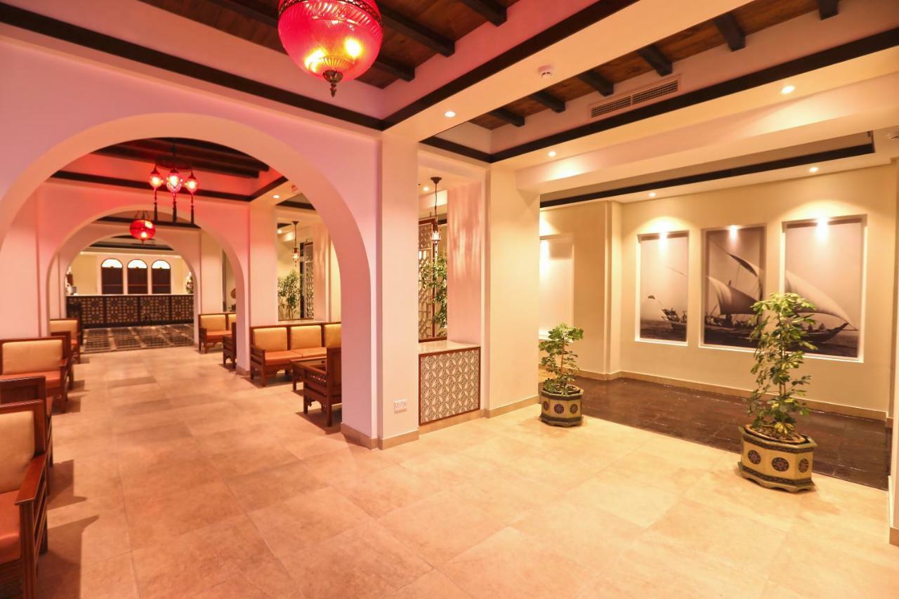 Delmon International Hotel Manama Extérieur photo